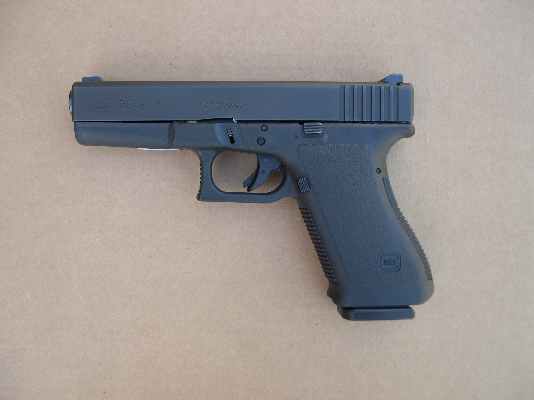 Glock 20 01 Old.jpg